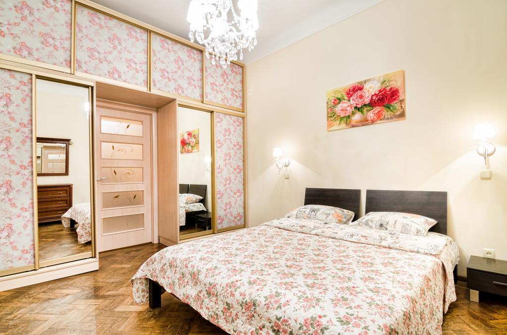 Flower Apartment. Central Location. Lviv Bagian luar foto